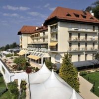 Spanyol Terakhir Datang, Tim Komplet