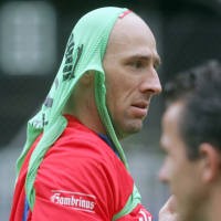 Koller Mencari Kado Perpisahan