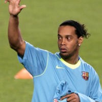 Thaksin Ingin Bawa Ronaldinho