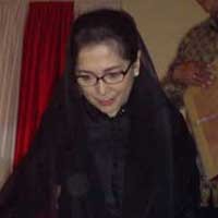 Menpora Ultah, Widyawati Bernyanyi