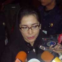 Terima Penghargaan Menpora, Widyawati Terharu