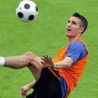 Lawan Italia, Van Persie Tak Diturunkan 