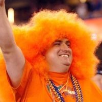 Awas Wig Oranye Menjadi Merah