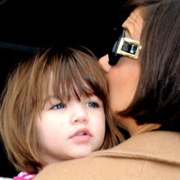Suri Cruise Hobi Nyalon Bareng Katie Holmes