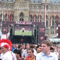 Wartawan di Euro, Nonton atau Kerja?