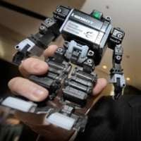 Robot Humanoid, Bisa Jungkir Balik dan Ngomong