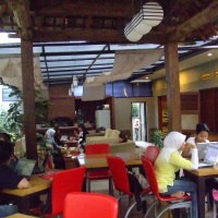 Betahnya Ngopi di Ngopi Doeloe