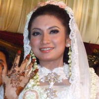 Natalie Sarah Bantah Telantarkan Anak