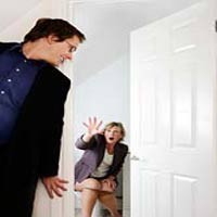 Ngintip, Seorang Pelajar Dilarang Berponsel Setahun 