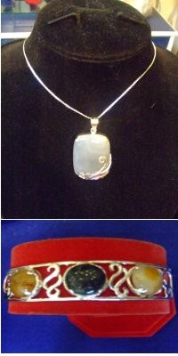 Perhiasan dari Batu Yang Terus Digemari