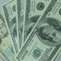 Investor Lokal Tahan Dolar AS