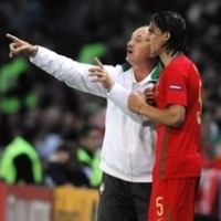 Scolari Sesalkan Kartu, Bukan Kekalahan