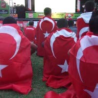 Layar Terbatas, Fans Nyaris Ribut