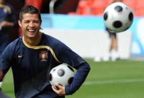 Cantona: Ronaldo Takkan ke Madrid