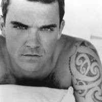 Robbie Williams Berburu UFO