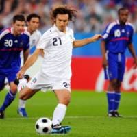 Pirlo-De Rossi Menangkan Italia