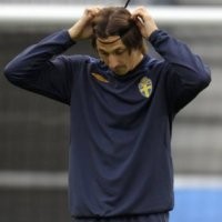 Zlatan Belum Dipastikan Main 