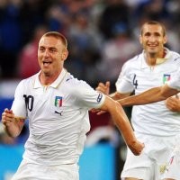 Kerja Keras & Keberuntungan Loloskan Italia