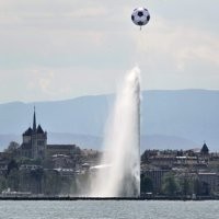 Berjemur di Pantai Pinggir Sungai