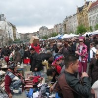 Belanja Suvenir Euro? Di Flohmarkt Saja