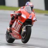 Stoner Tercepat di Donington yang Basah