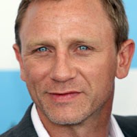 Ciuman James Bond Laku Rp 350 Juta