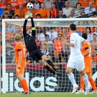 Nistelrooy Samakan Kedudukan