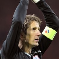 Akhir yang Pahit bagi Van der Sar