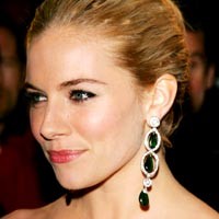 Payudara Sienna Miller Terbakar