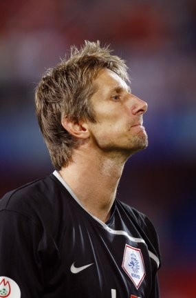 Van der Sar Bersiap untuk Pensiun
