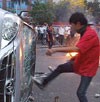 Polisi Tabrak Demonstran Karena Takut Mobil Dirusak
