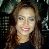 Deriell Jaqueline Cuek Beradegan Topless