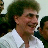 Vonis Ahmad Albar Diwarnai Air Mata dan Ciuman