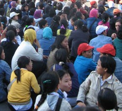 Ribuan Buruh Berhasil Duduki Halaman PT HM Sampoerna