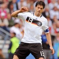 Der Panzer Dominan, Ay-Yıldızlılar Mengancam