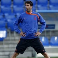 Van Nistelrooy Belum Ingin Pensiun