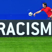 Pesan Antirasisme di Laga Semifinal