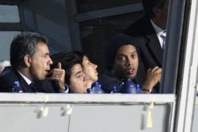 Milan Tak Sepenuhnya Lepas Ronaldinho