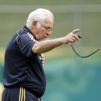 Aragones Resmi Latih Fenerbahce