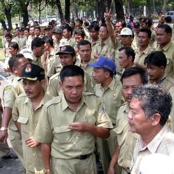 Uang Lembur PNS Tambah 40% di 2009
