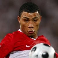 Kazim Kazim Bungkam Kritikus