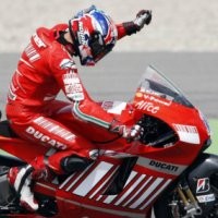 Stoner Angkat Topi Buat Tim