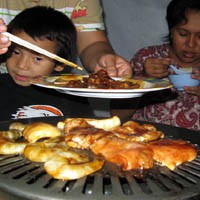 PKL di Sidoarjo pun Jual Steamboat Hingga Yakiniku