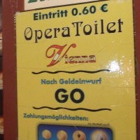 Toilet Bernyanyi di Wina