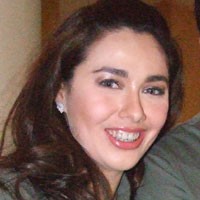 Bosan Lihat Hantu, Nia Zulkarnaen Liburan Seru