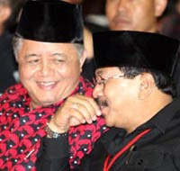 Suara Cagub PDIP Sutjipto Dibuntuti Soekarwo