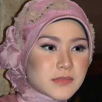 Fashionable Tanpa Buka-bukaan ala Zaskia Mecca