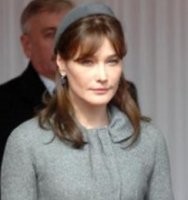 Carla Bruni Kecewakan Jepang
