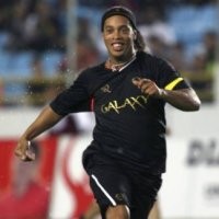 Milan Siap Boyong & Kuruskan Dinho