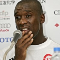 Seedorf Diminta Mengalah Demi Dinho